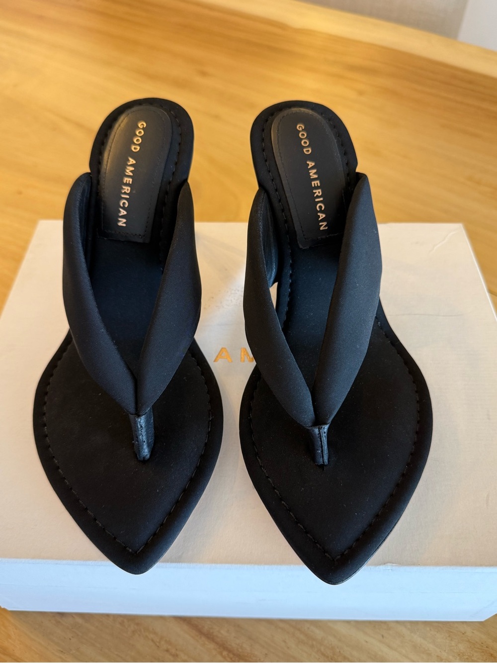 Good American Black Pointed-Toe Thong Sandals with Padded Strap